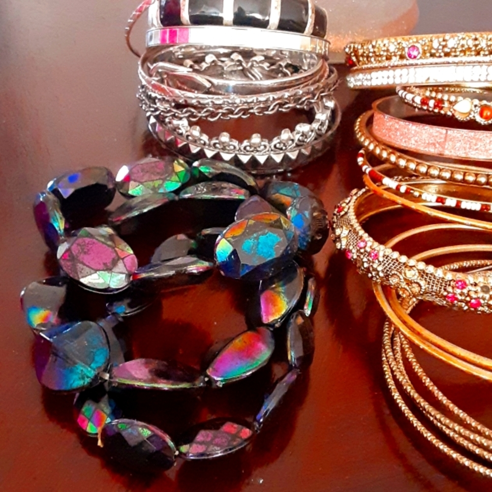 Jewelry (bracelets, earrings)